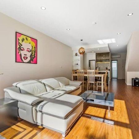 Sleek Modern Pad Next To Spark Arena Free Parking Оукланд Екстериор снимка