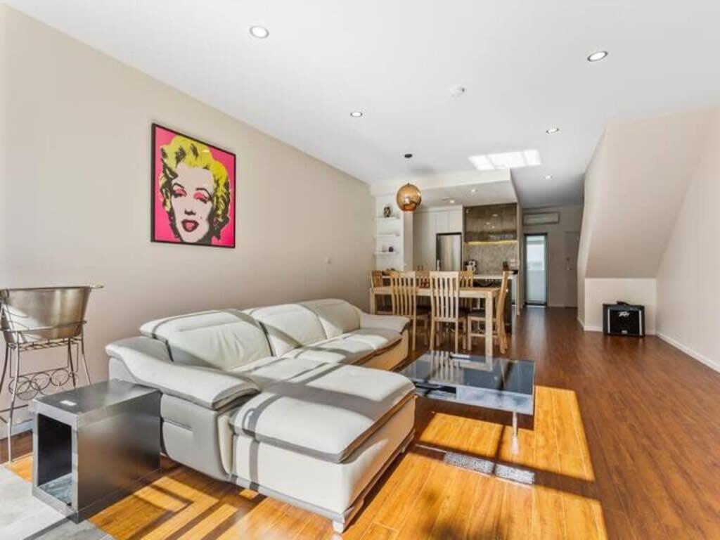 Sleek Modern Pad Next To Spark Arena Free Parking Оукланд Екстериор снимка