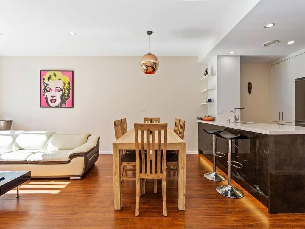 Sleek Modern Pad Next To Spark Arena Free Parking Оукланд Екстериор снимка