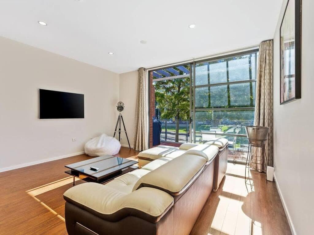 Sleek Modern Pad Next To Spark Arena Free Parking Оукланд Екстериор снимка